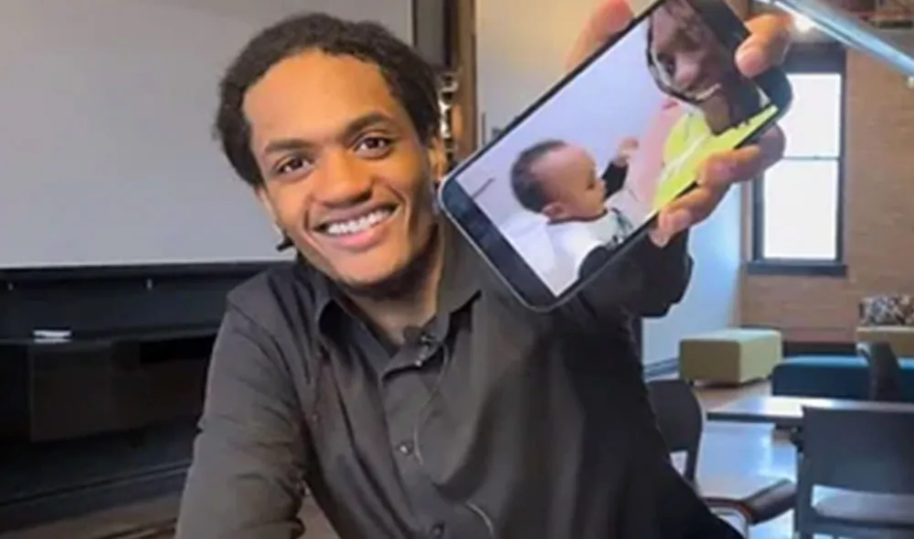 Zoereon holding phone displaying picture of son and mom