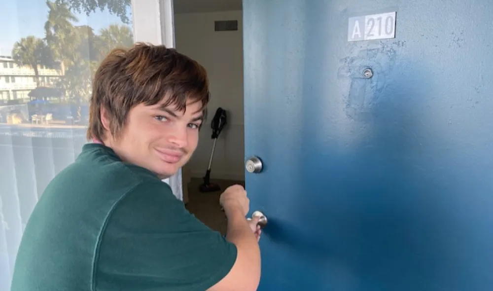 Jackson moving into his ROPAL apartment at Covenant House Florida.