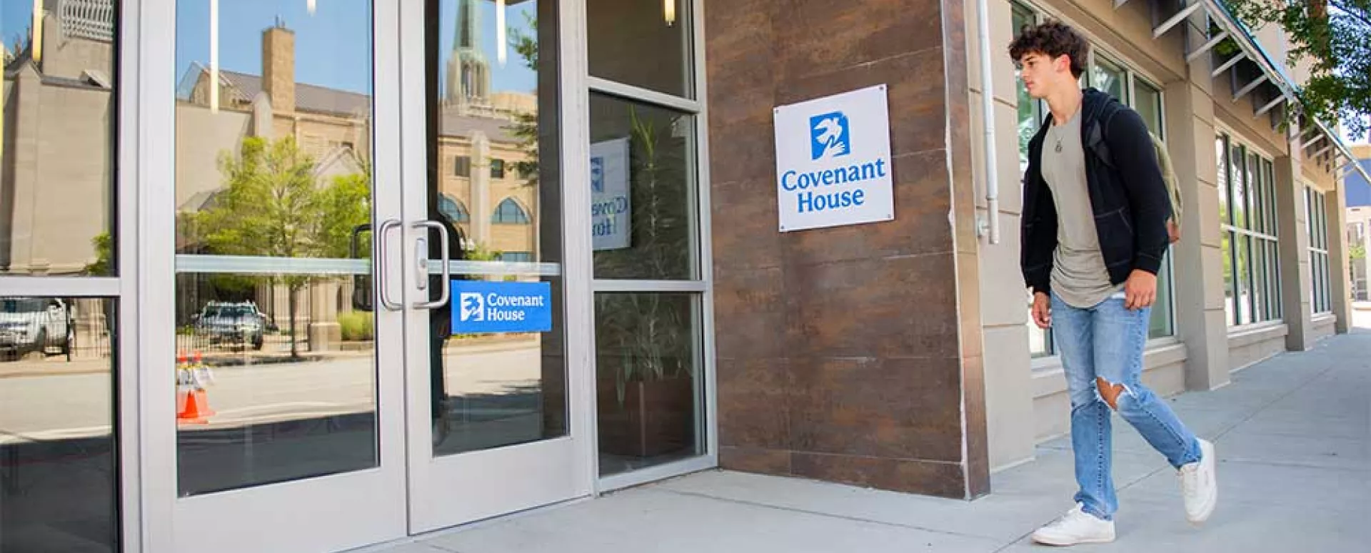 teen entering covenant house youth crisis center