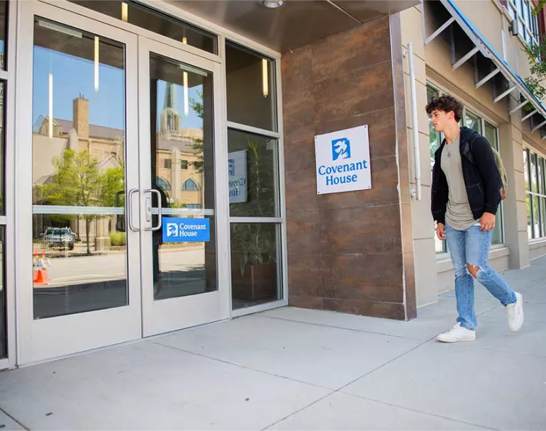 teen entering covenant house youth crisis center